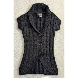💥2/$10💥Idaisy Small short sleeve, grey, cardigan sweater.